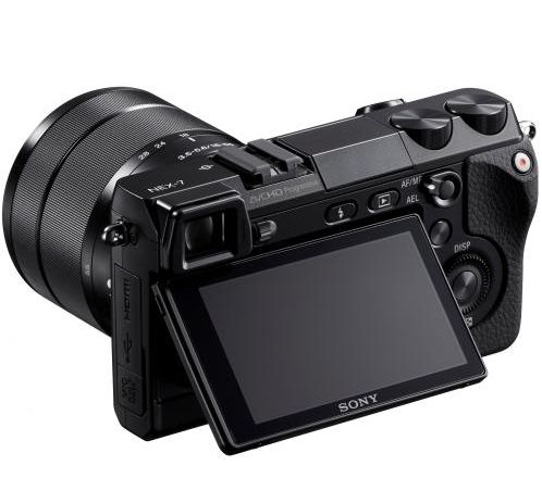 A Câmara fotográfica Sony NEX-7 tem qualidade profissional e cabe no seu bolso.